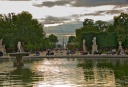Repos autour du bassin du jardin des Tuileries, Paris